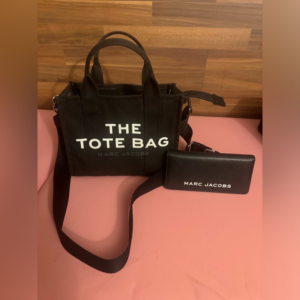 MARC JACOBS THE TOTE BAG BUNDLE W/ WALLET